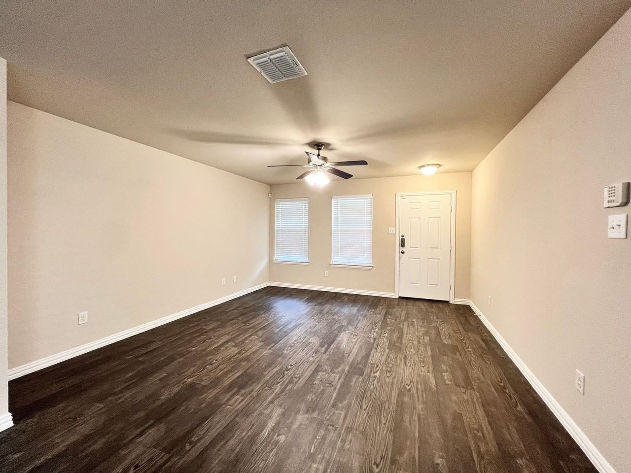 660 River Garden Dr - Photo 2 of 32