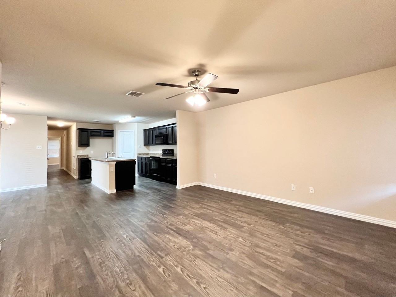 660 River Garden Dr - Photo 3 of 32