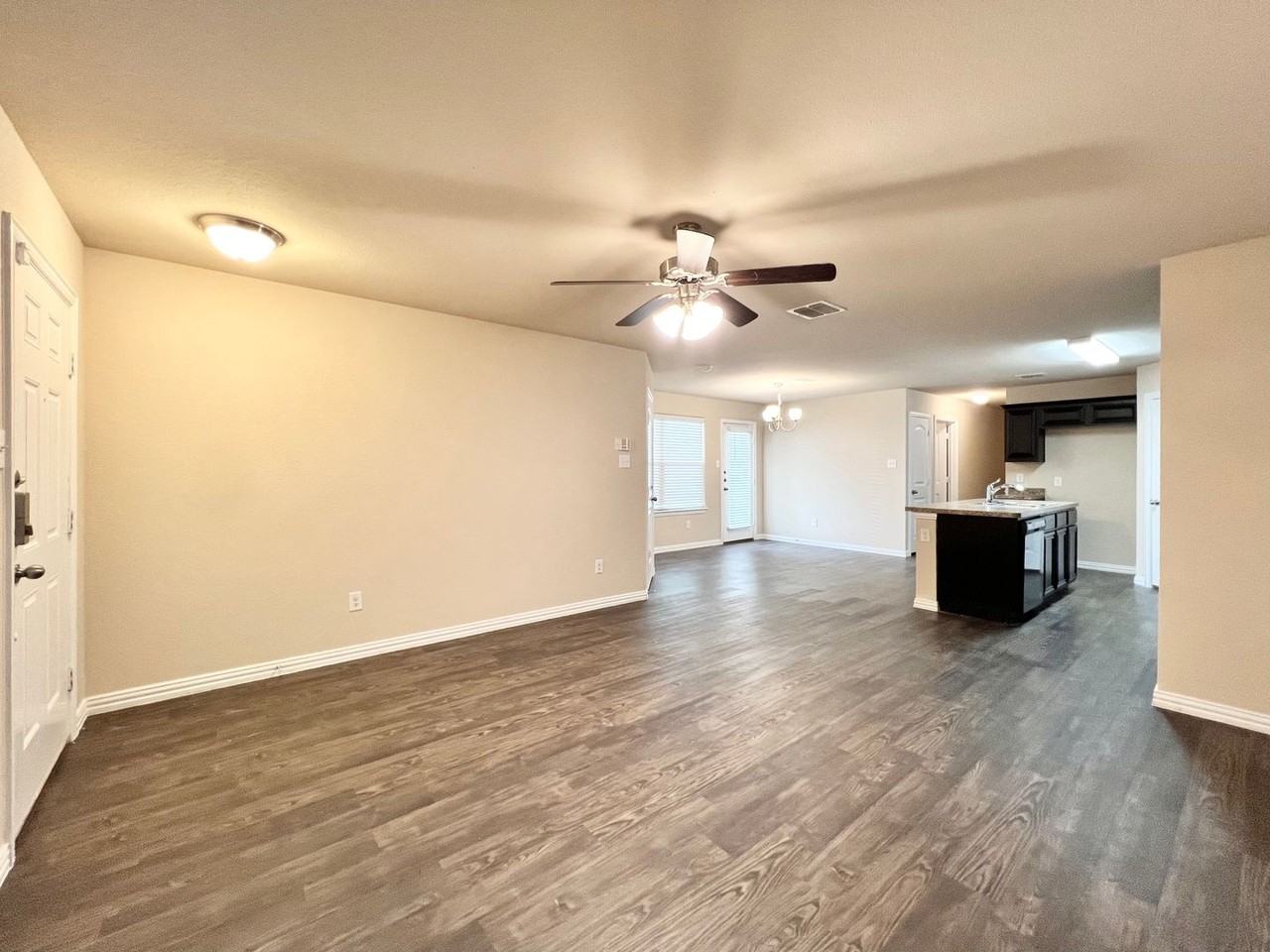 660 River Garden Dr - Photo 4 of 32