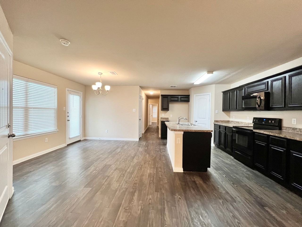 660 River Garden Dr - Photo 5 of 32