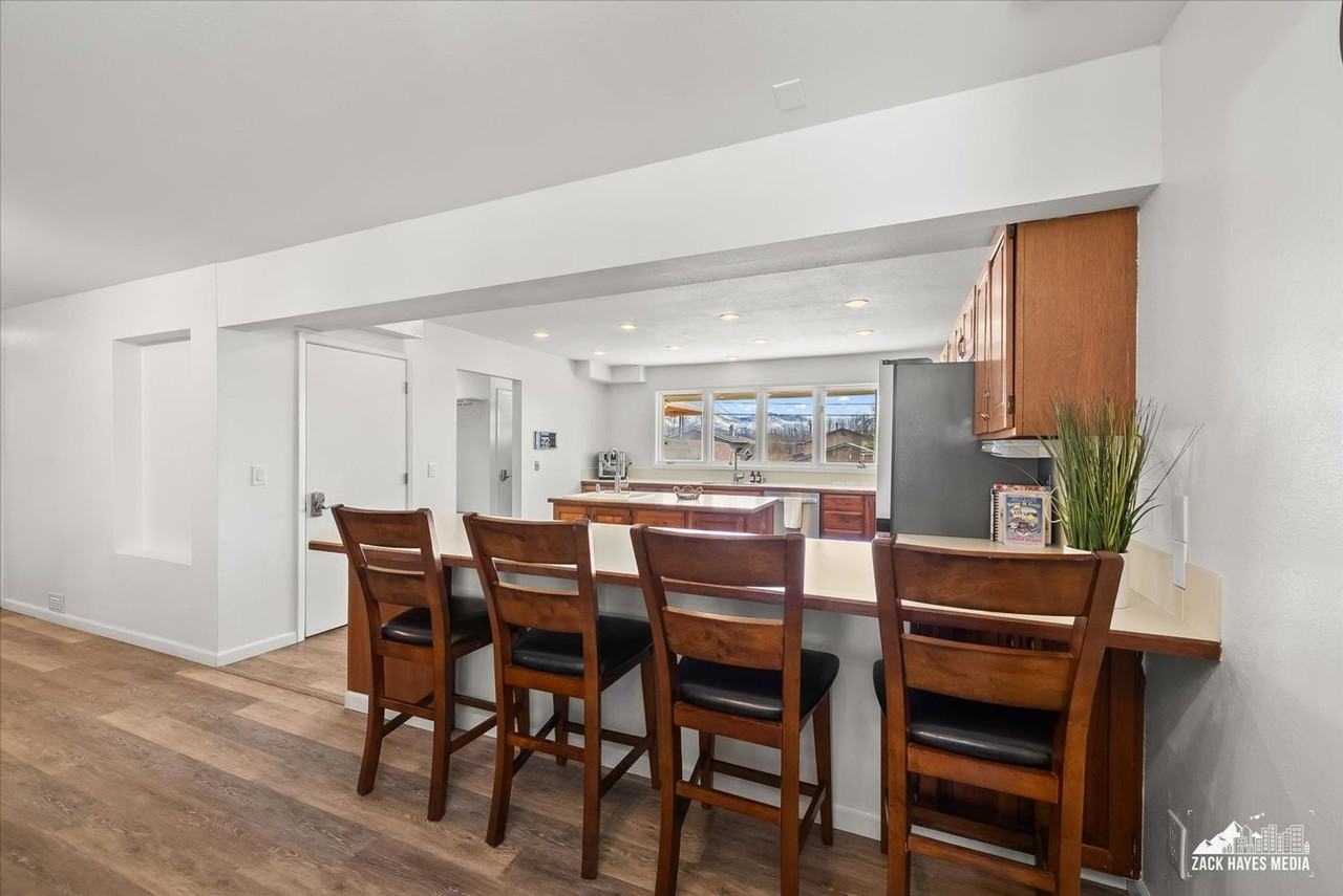 324 E Manor Ave - Photo 3 of 41