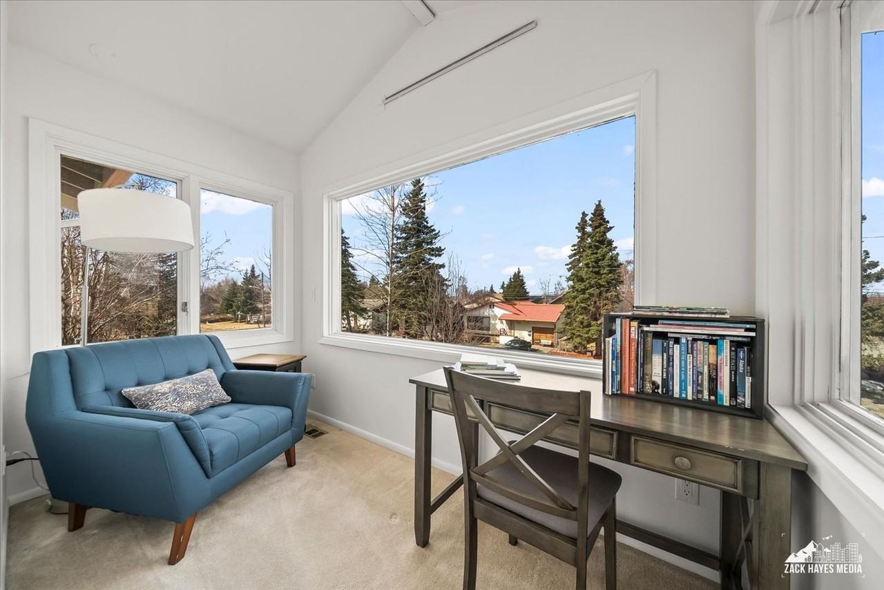 324 E Manor Ave - Photo 5 of 41