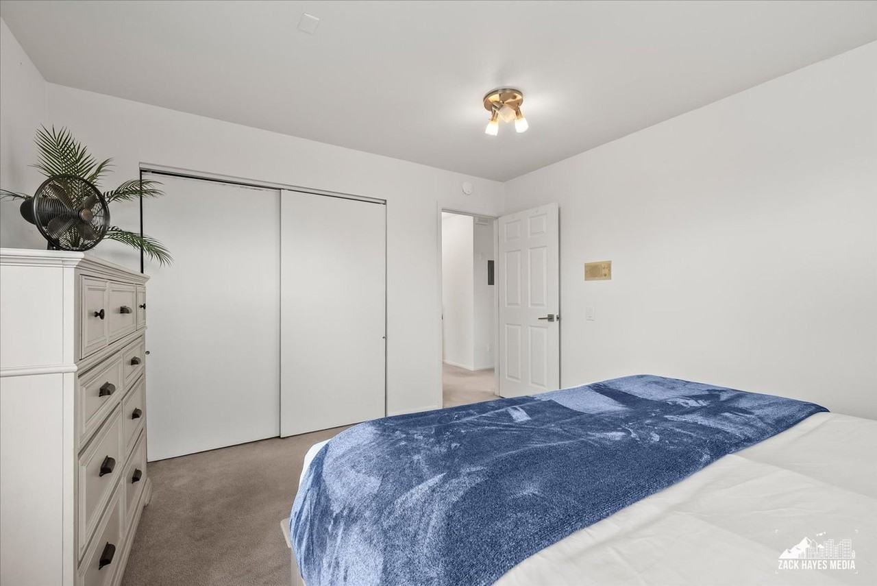 324 E Manor Ave - Photo 6 of 41