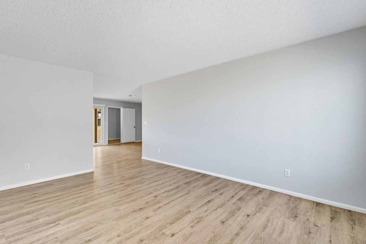 815 Westchester Avenue - Photo 4 of 50