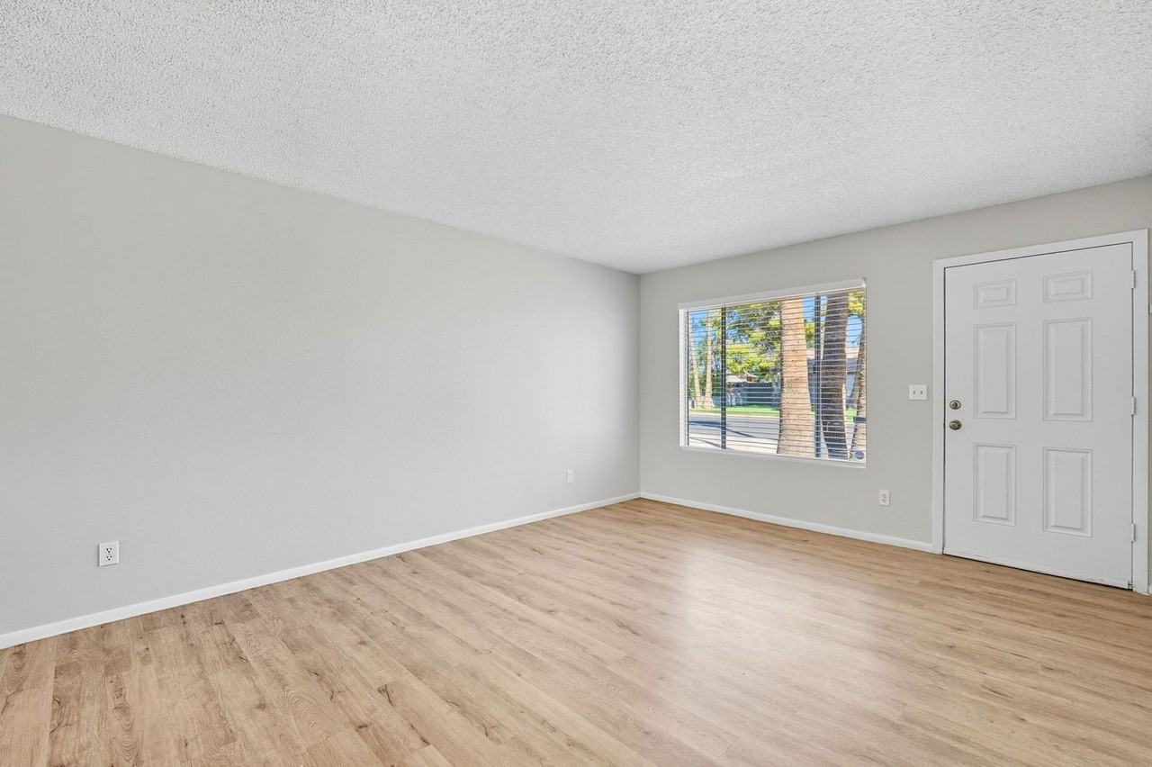 815 Westchester Avenue - Photo 6 of 50