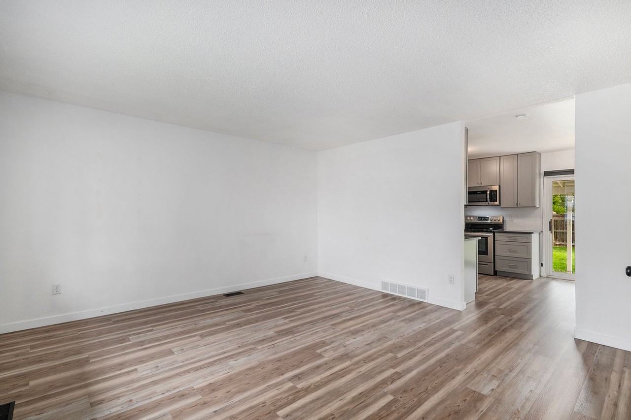 456 S Lima Cir - Photo 4 of 16
