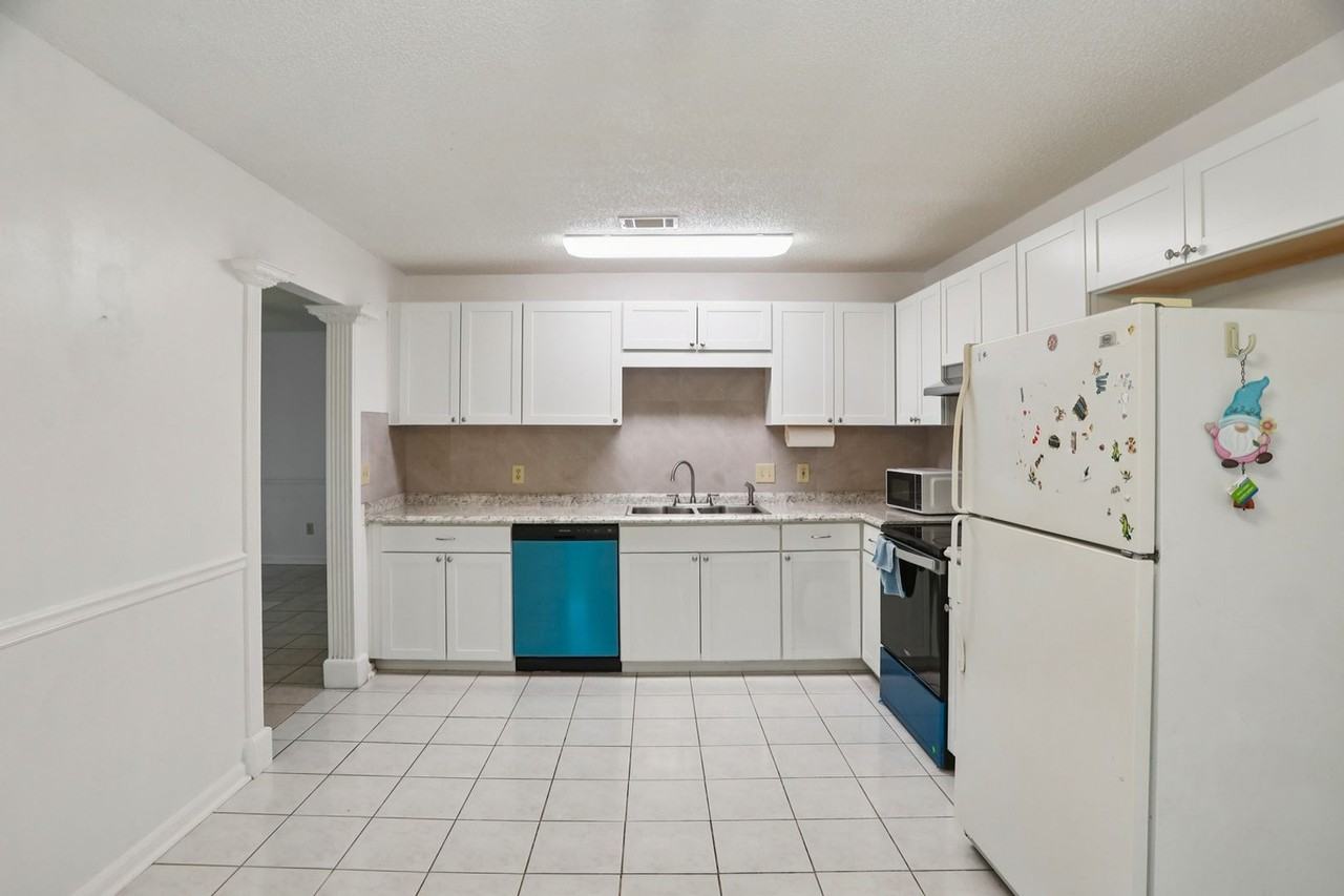 773 Melissa Dr - Photo 3 of 15
