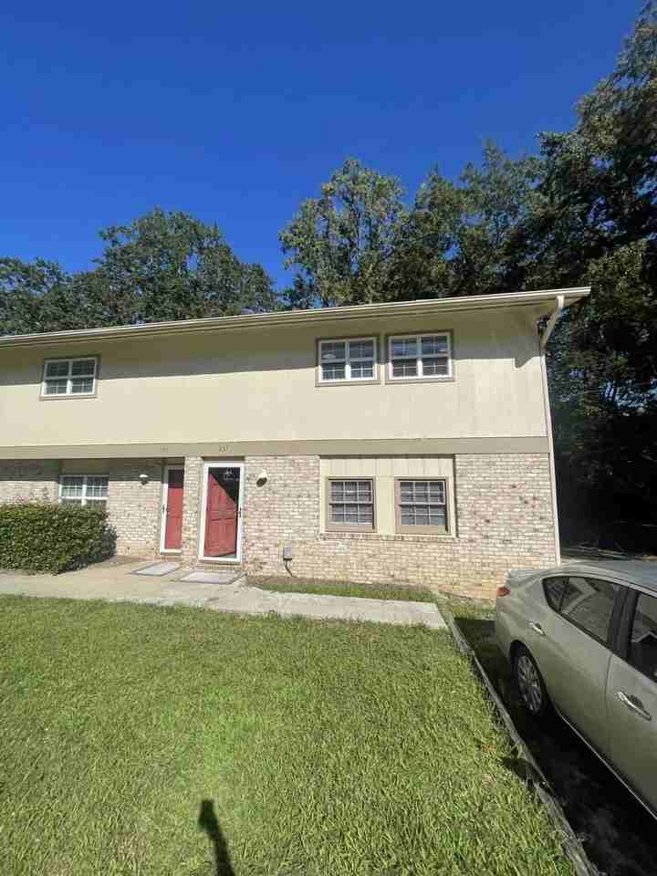 237 S Pine St - Photo 2 of 17