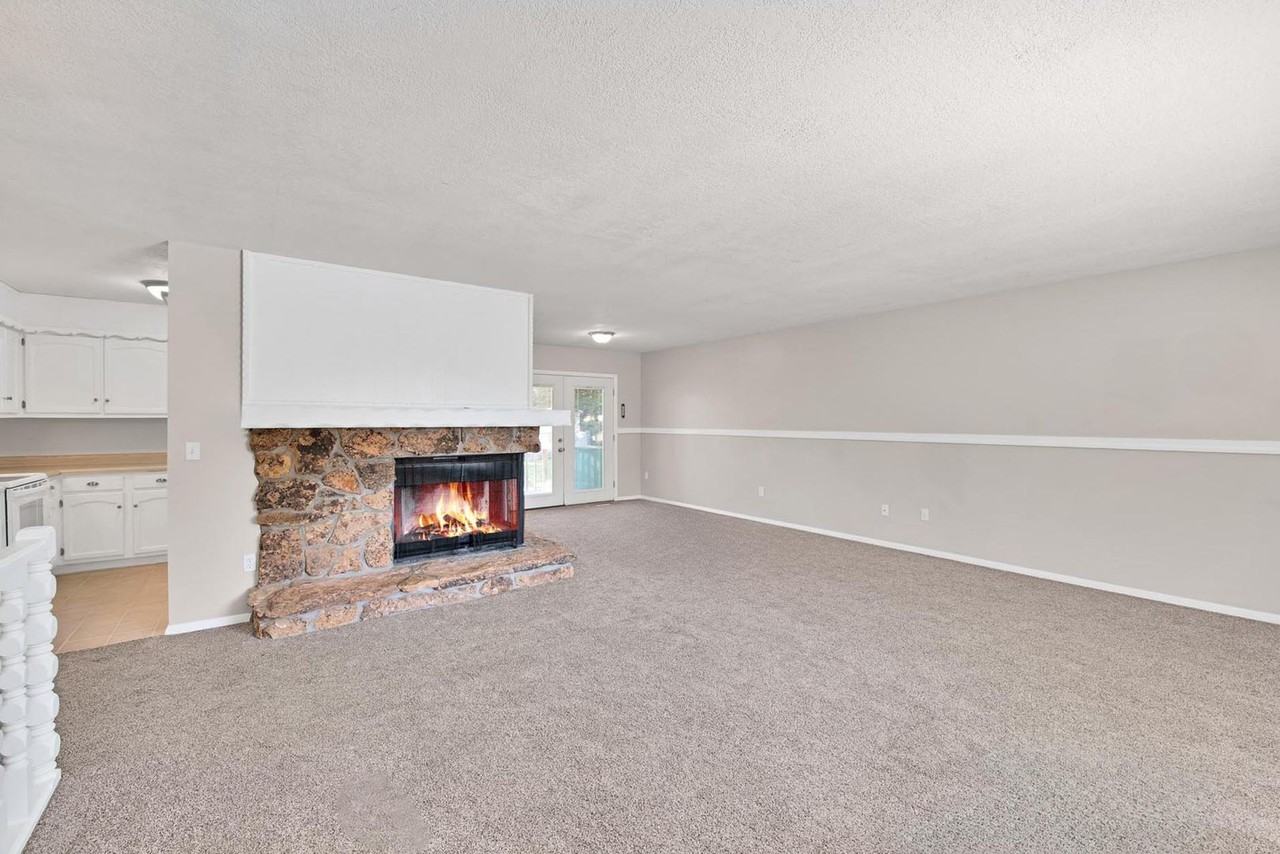 2664 Bahamas Way - Photo 7 of 31