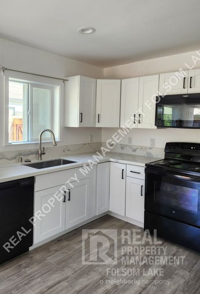 814 1/2 Rumsey Way - Photo 4 of 11