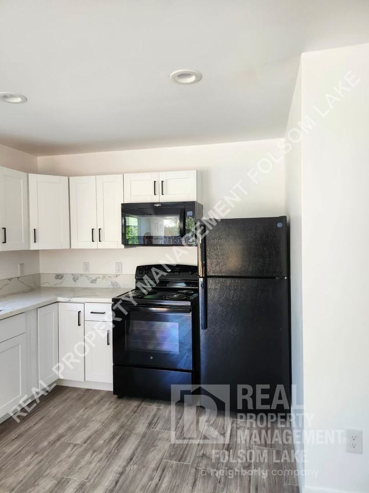 814 1/2 Rumsey Way - Photo 5 of 11