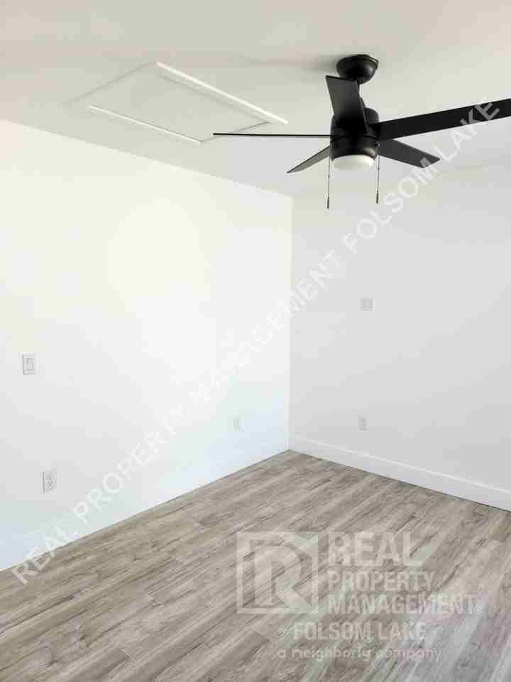 814 1/2 Rumsey Way - Photo 6 of 11