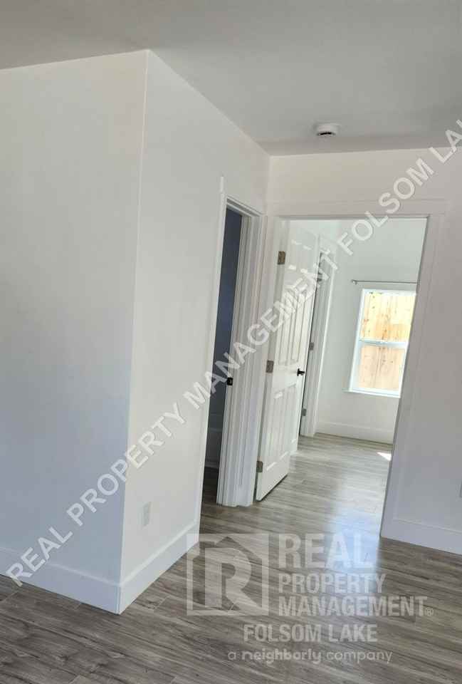 814 1/2 Rumsey Way - Photo 7 of 11