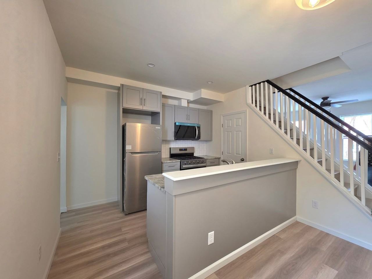 908 N Spruce St - Photo 2 of 33