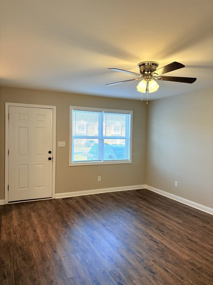 129 Hillridge Ct #C - Photo 2 of 16