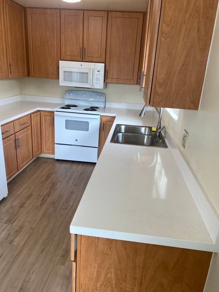 Crescent Bay Apartments - Photo 5 of 11