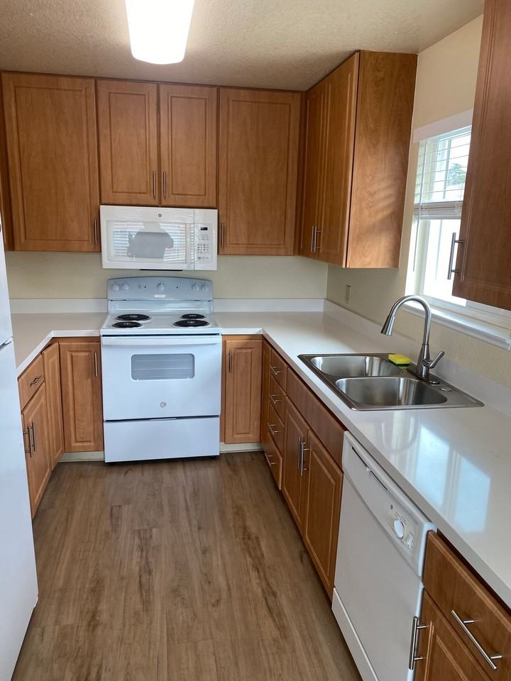 Crescent Bay Apartments - Photo 6 of 11