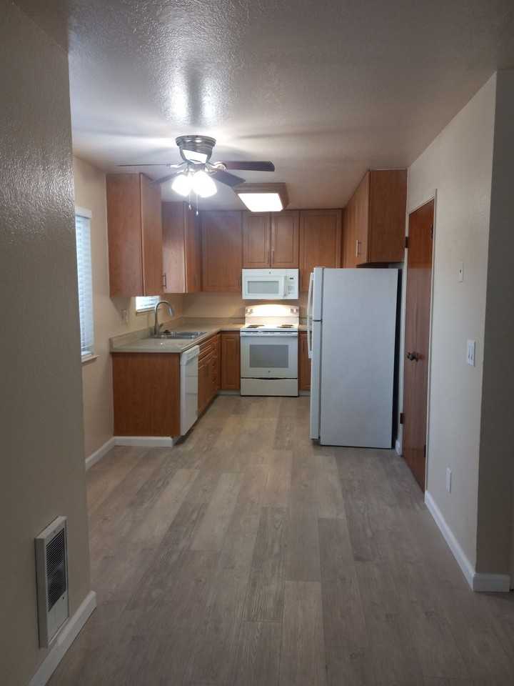 Crescent Bay Apartments - Photo 7 of 11