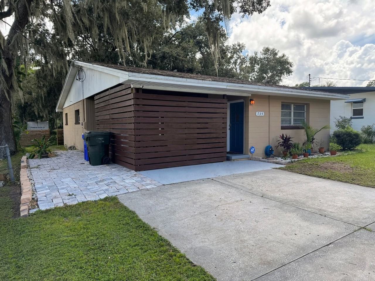 735 E Crawford St - Photo 2 of 12