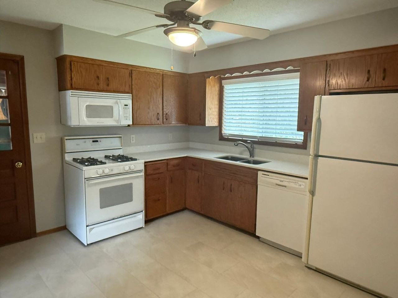 1916 Turquoise Trl - Photo 6 of 17