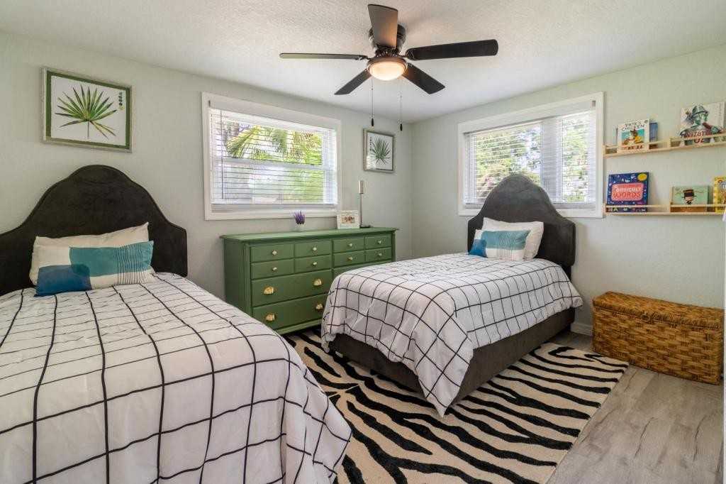 219 S Webb Rd - Photo 7 of 35