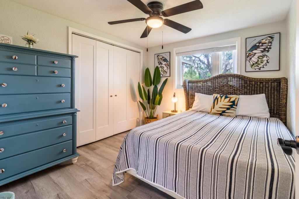 219 S Webb Rd - Photo 6 of 35