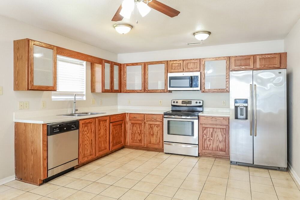 831 Skywatch Ln - Photo 7 of 17