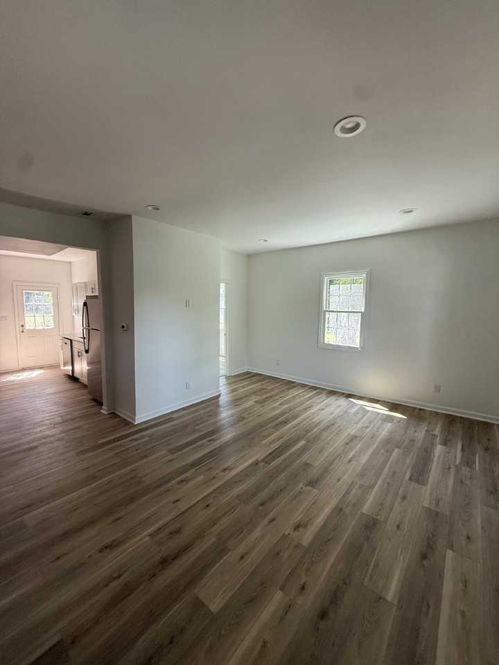 1010 7th St - Photo 3 of 17