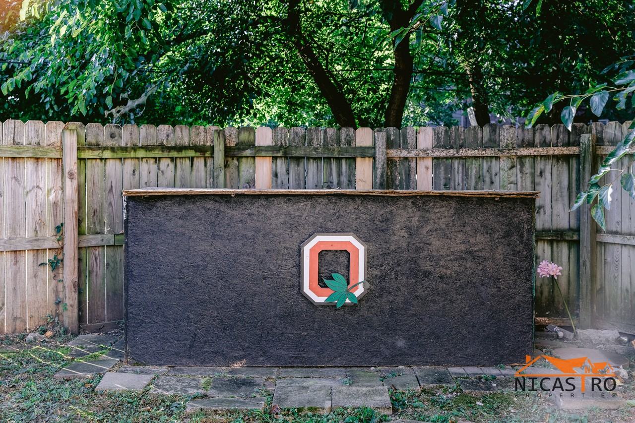 2140 Waldeck Ave - Photo 4 of 34