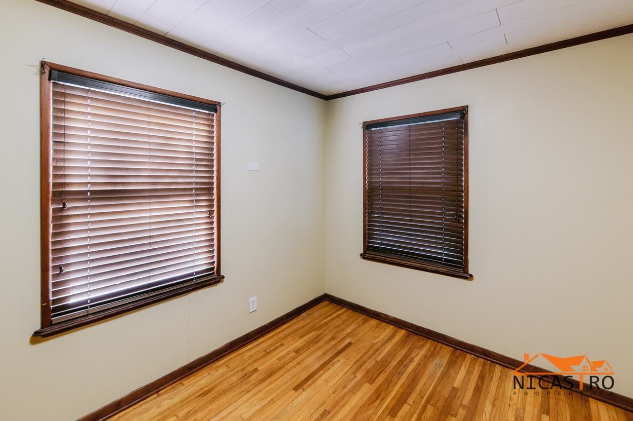 2140 Waldeck Ave - Photo 5 of 34