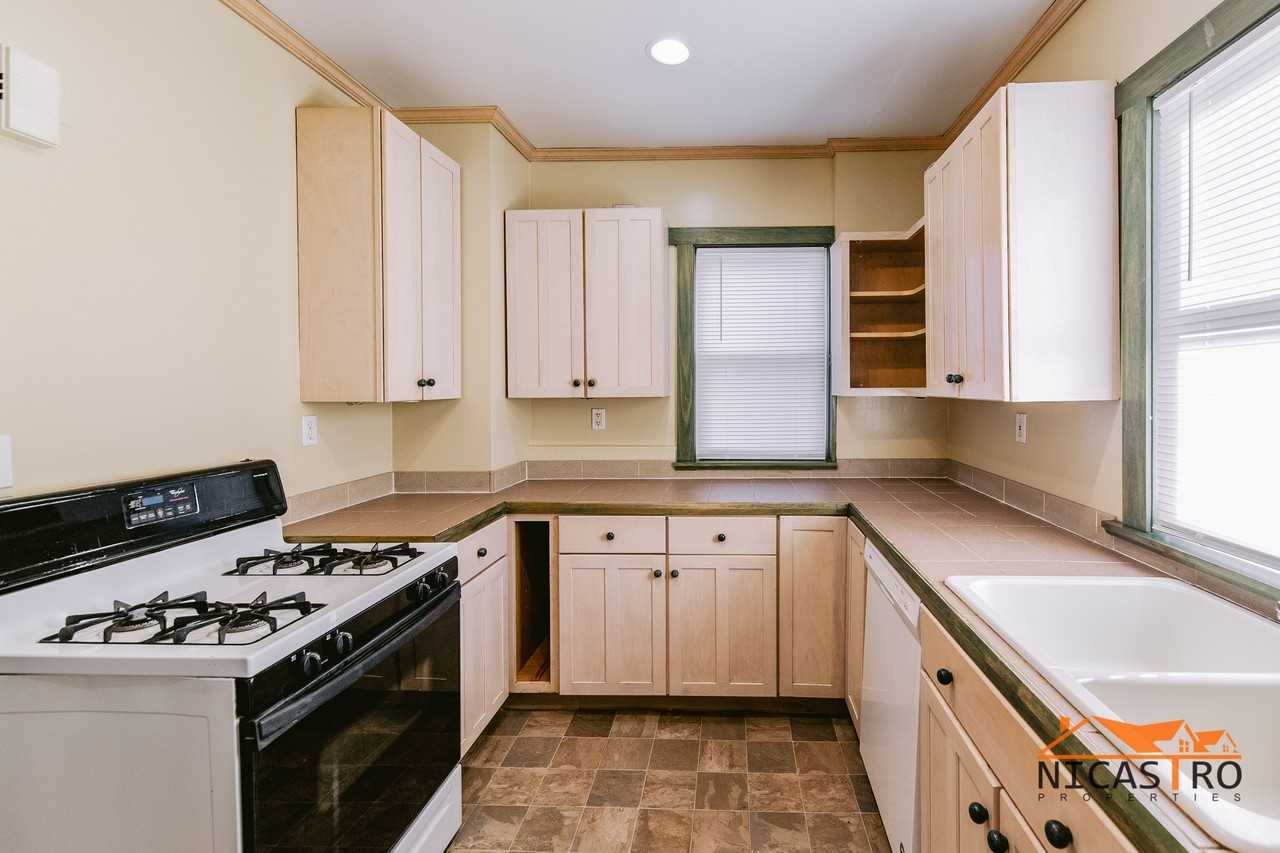 2140 Waldeck Ave - Photo 7 of 34