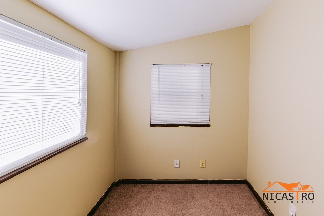 2140 Waldeck Ave - Photo 5 of 34