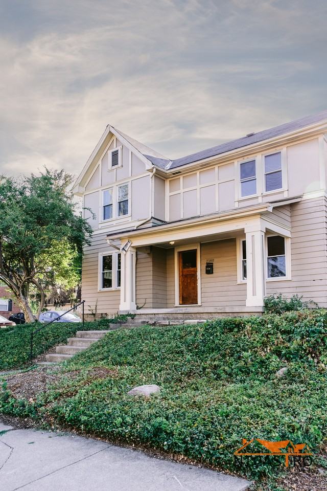 2140 Waldeck Ave - Photo 4 of 34