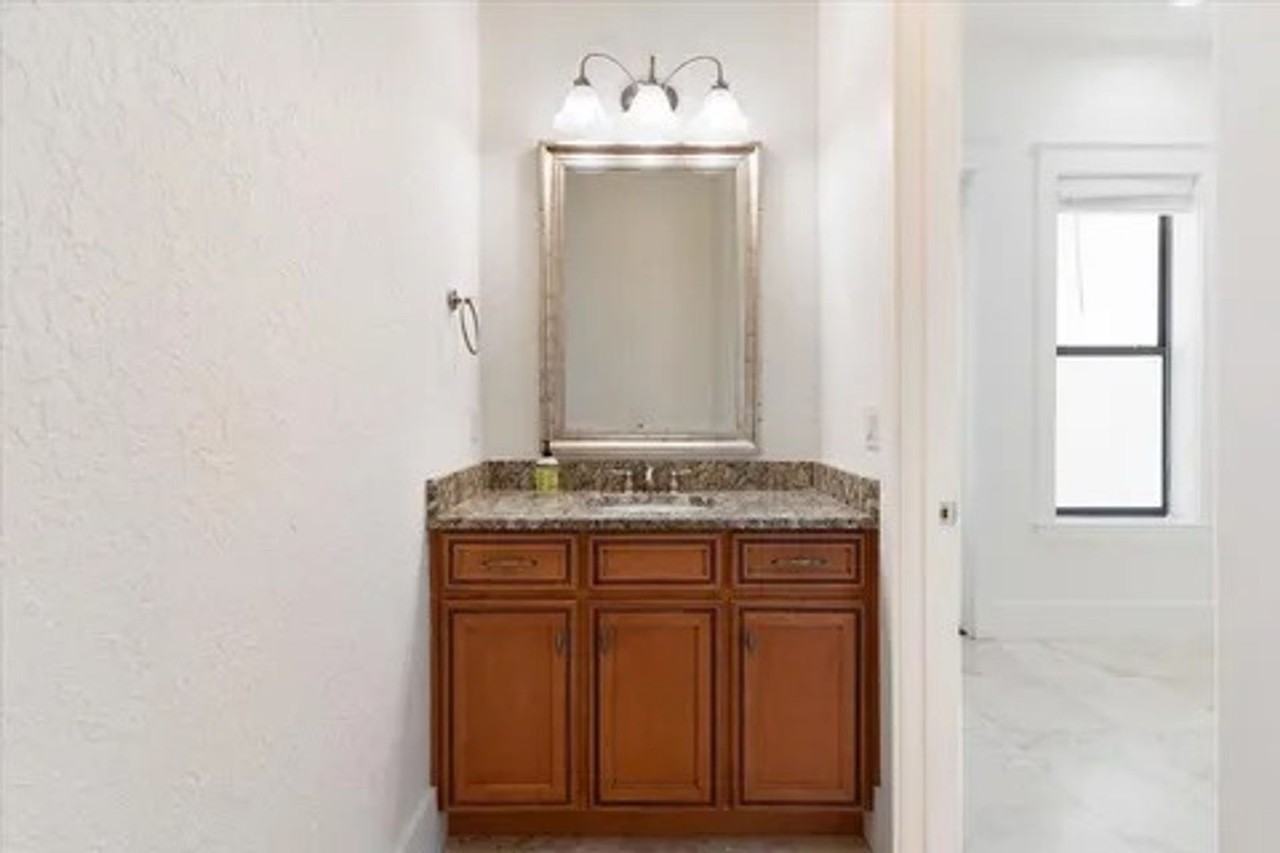 31 Beacon Point Dr - Photo 5 of 17