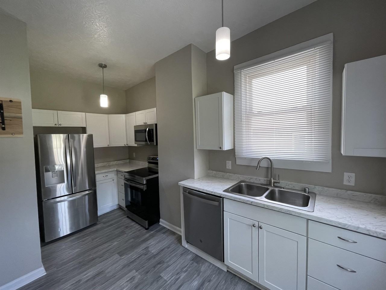 1427 Rufer Ave #1427 - Photo 3 of 10