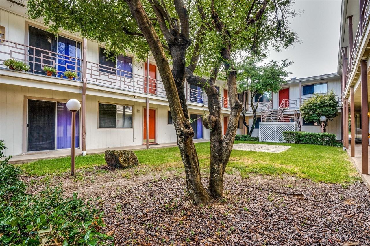 325 E Phillips St #21 - Photo 6 of 12