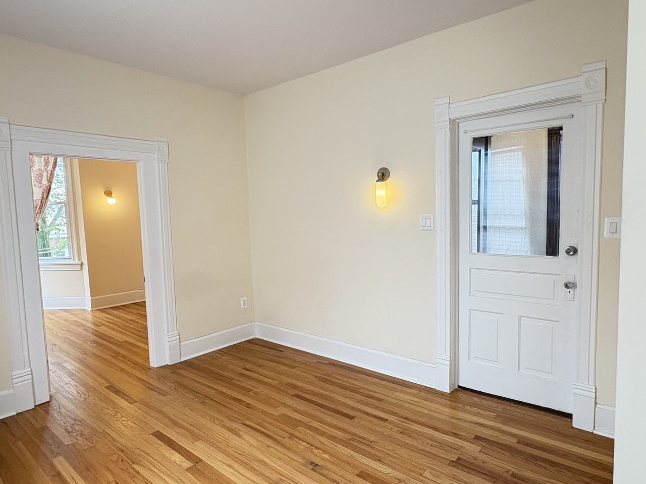 3357 S Oakley Ave #2ndFL - Photo 3 of 15