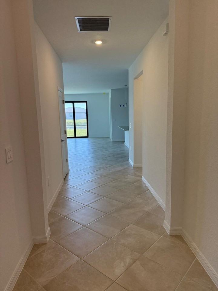 1553 Saddlewood Cir #NA - Photo 5 of 33