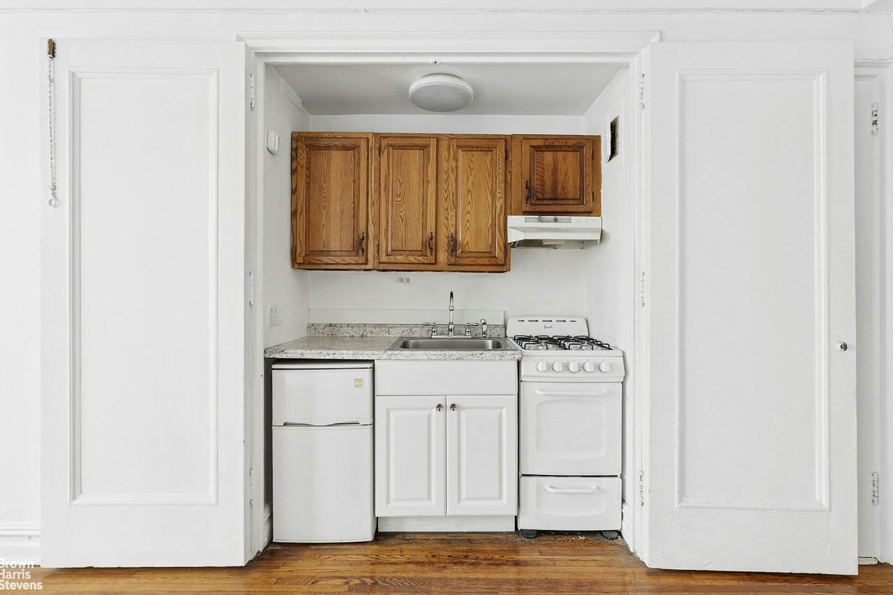 457 W 57th St #711 - Photo 3 of 6