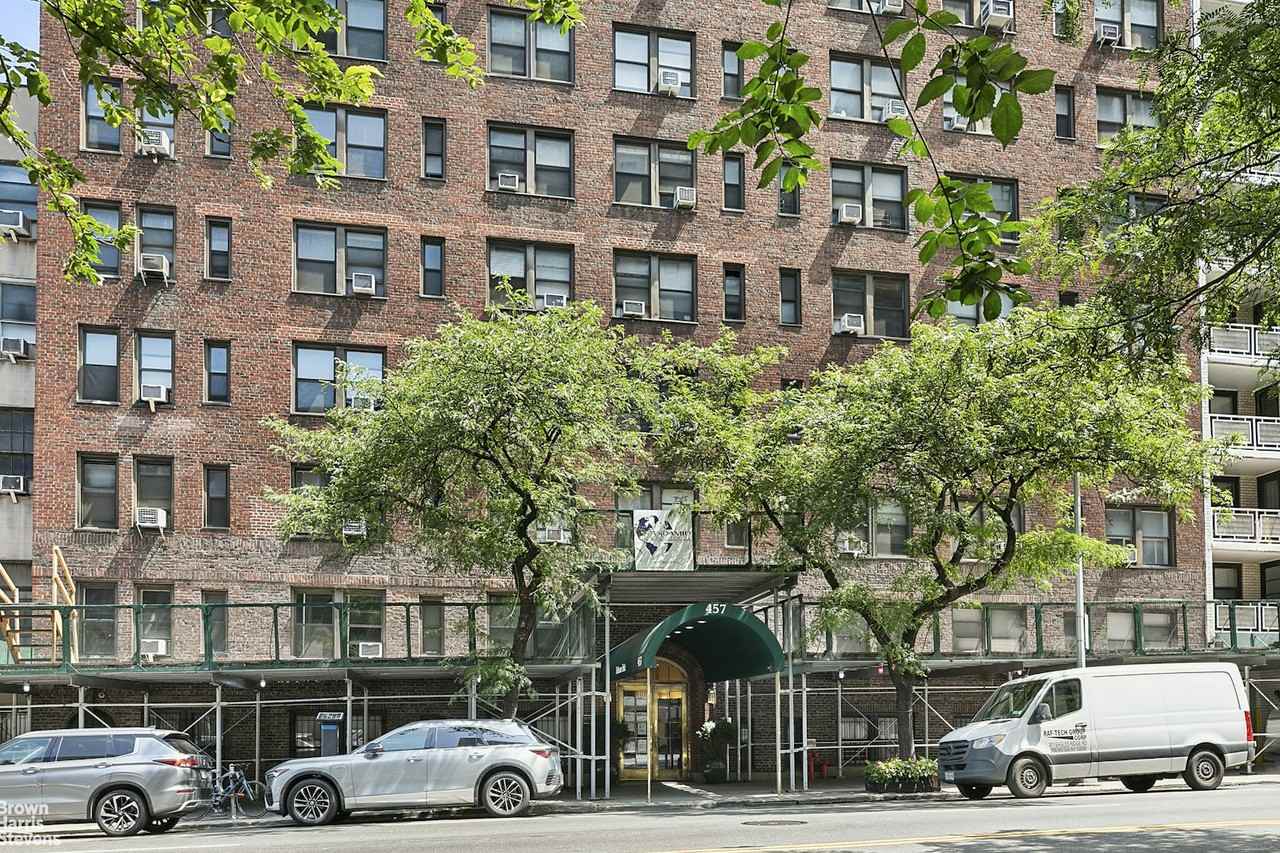 457 W 57th St #711 - Photo 5 of 6