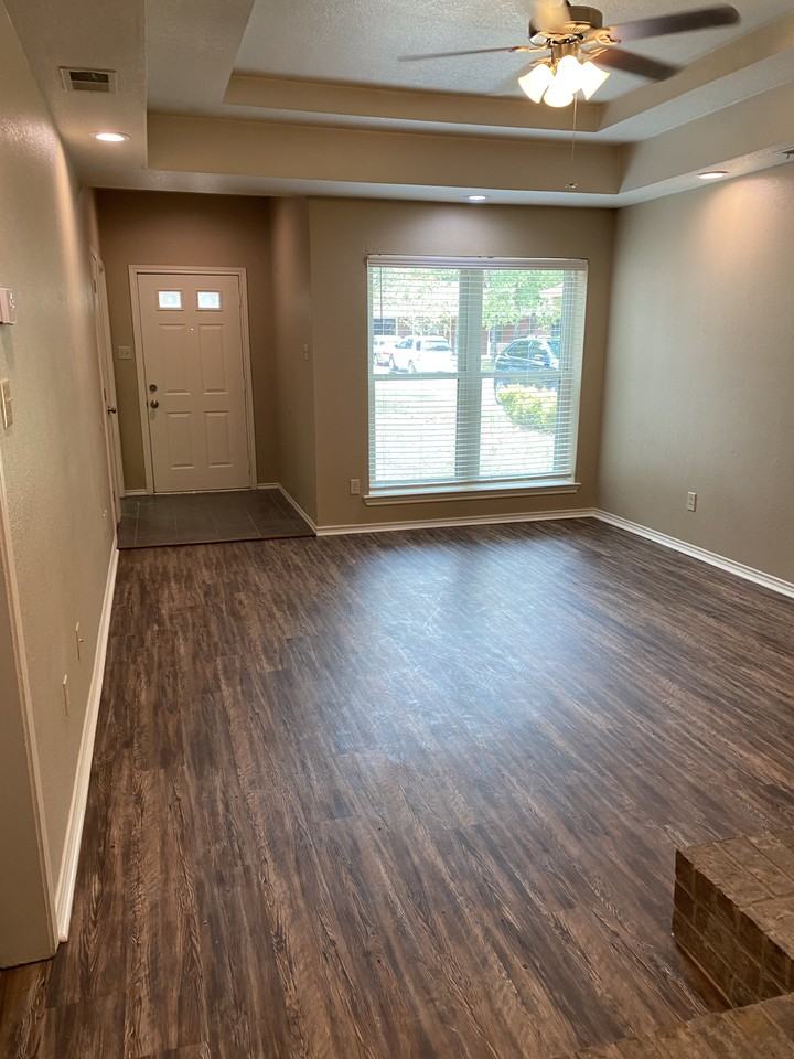 412 Lochridge Dr - Photo 3 of 31