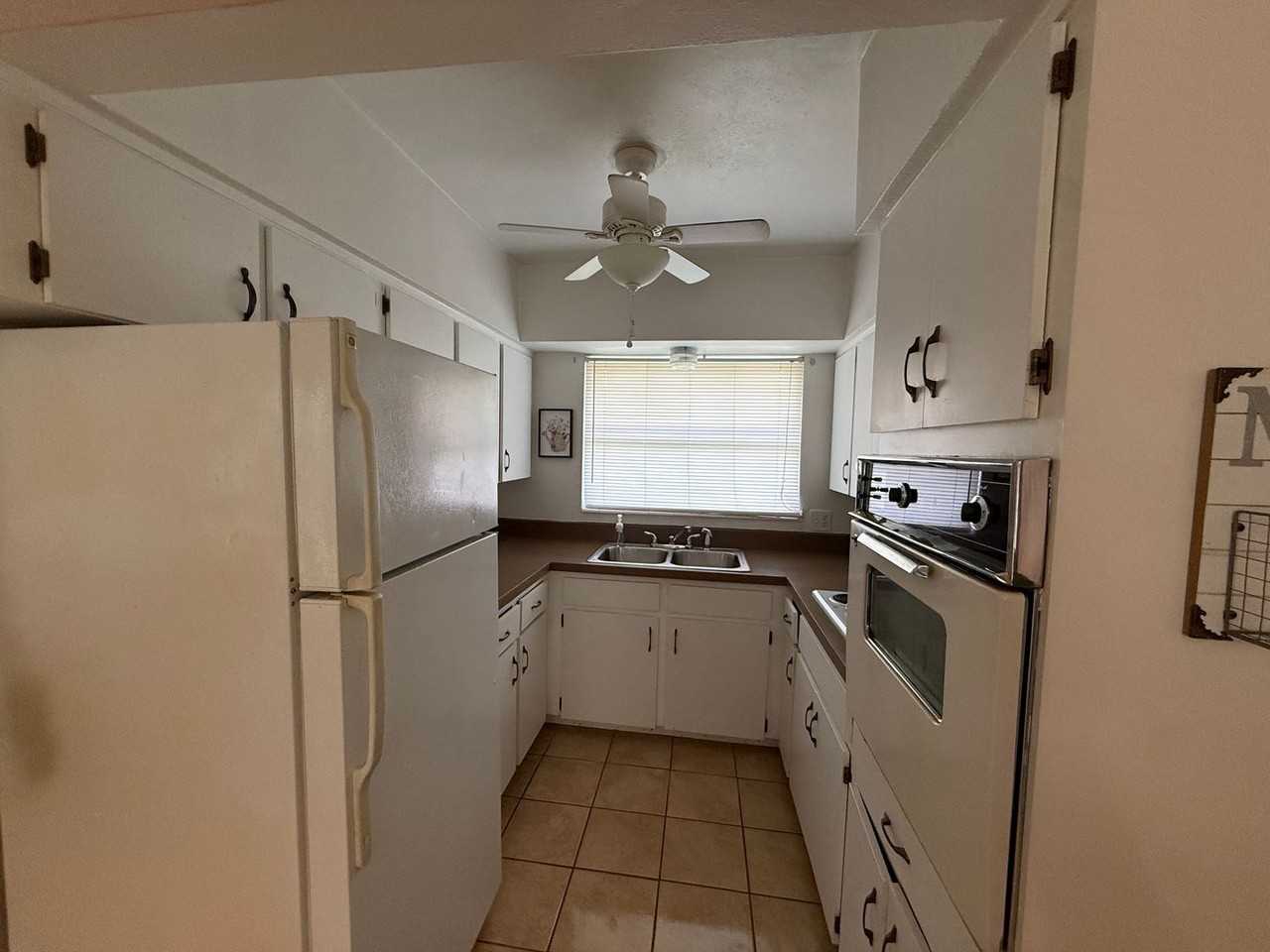 3385 S Highlands Ave - Photo 2 of 8