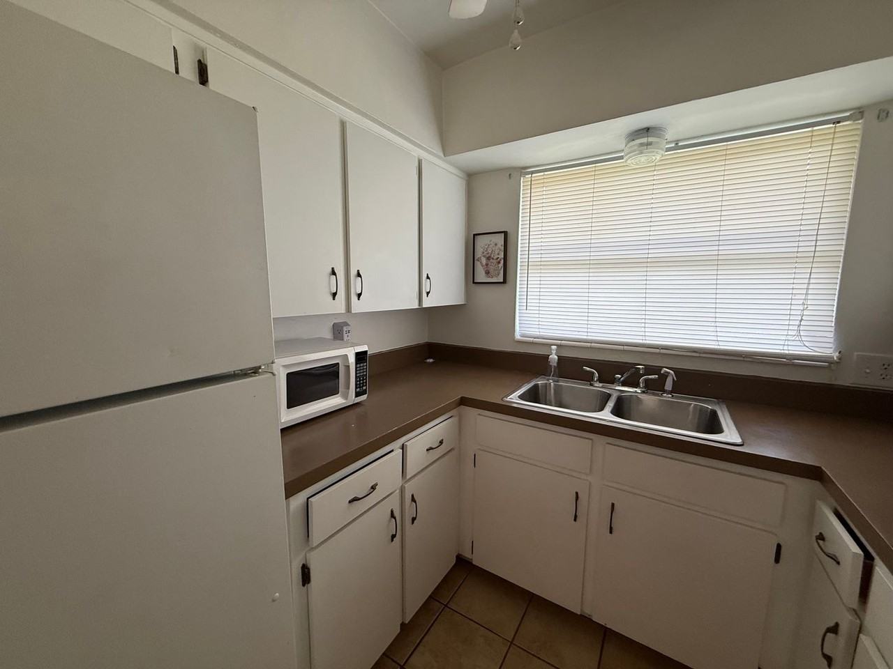 3385 S Highlands Ave - Photo 4 of 8