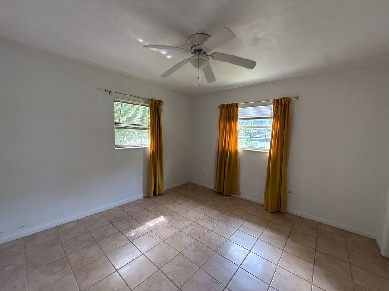 3385 S Highlands Ave - Photo 5 of 8