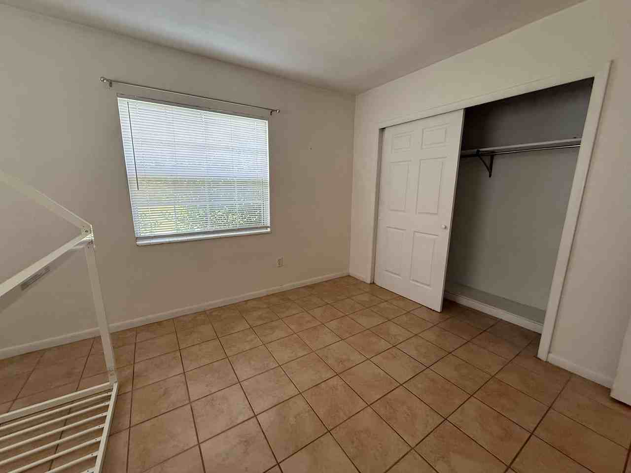 3385 S Highlands Ave - Photo 7 of 8