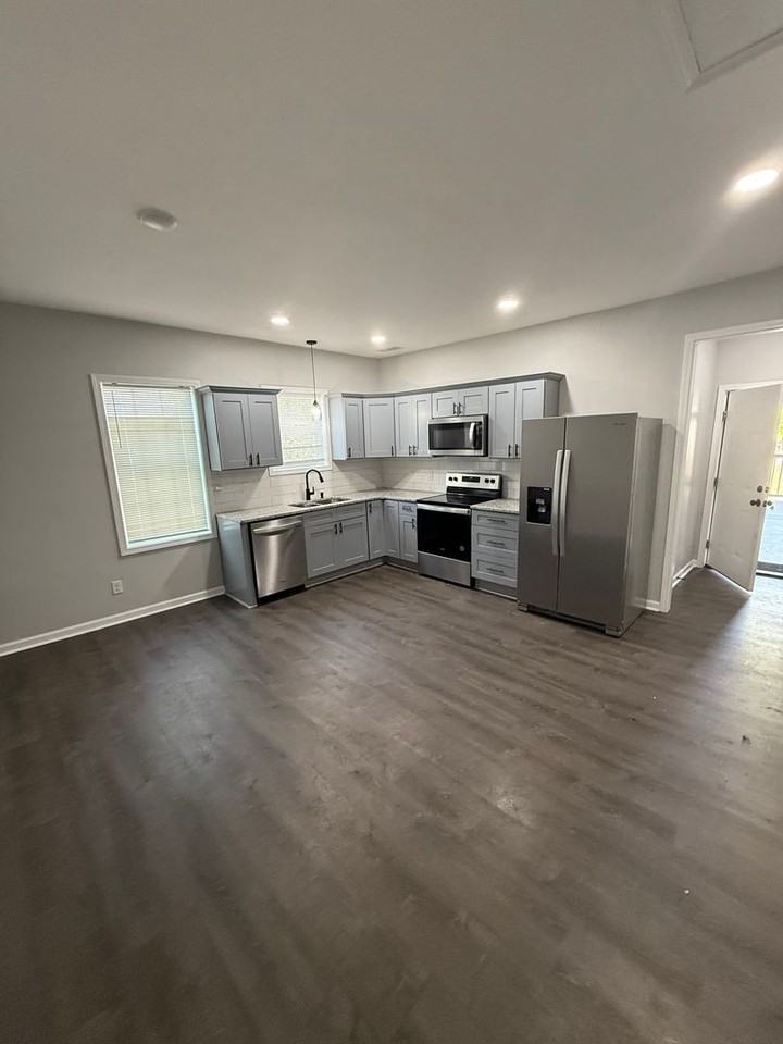 1301 Indianola St #C - Photo 3 of 7