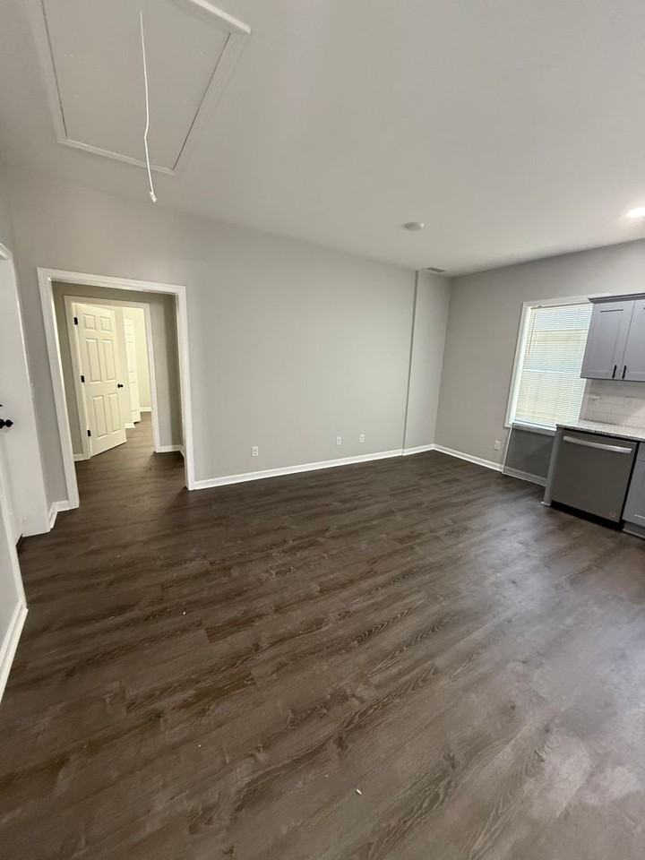 1301 Indianola St #C - Photo 4 of 7