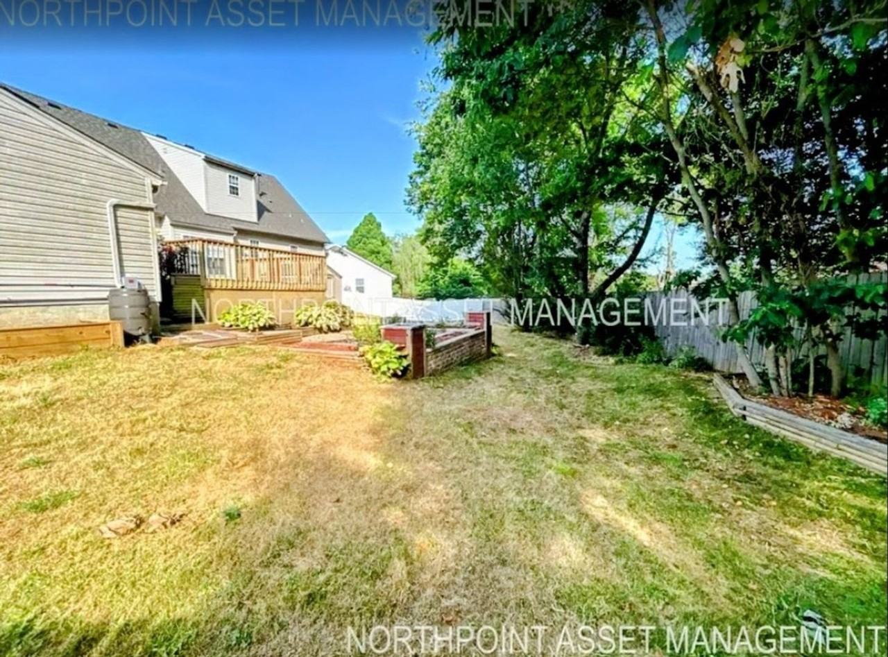 7701 Beagle Pl - Photo 2 of 32