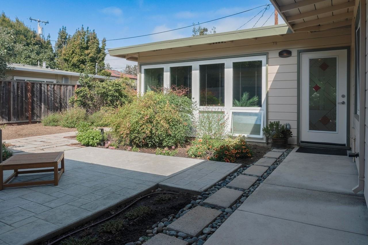 611 E Meadow Dr - Photo 2 of 22