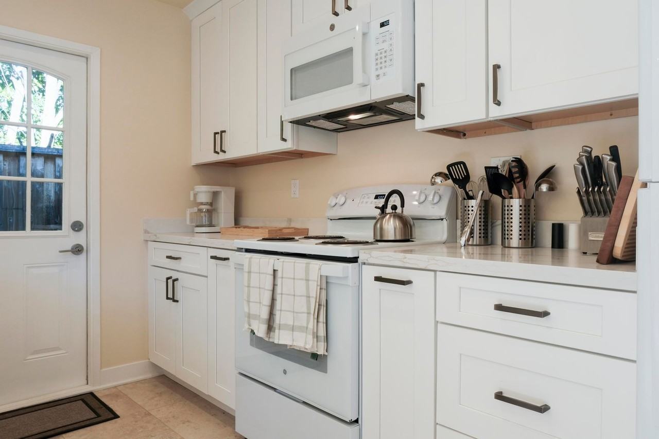 611 E Meadow Dr - Photo 3 of 22